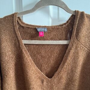 Vince Camuto Women's Tan V-Neck Sweater